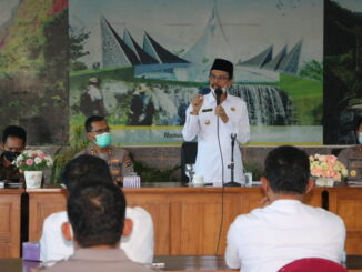 Bupati 50 Kota pimpin rapat evaluasi penanganan covid 19.