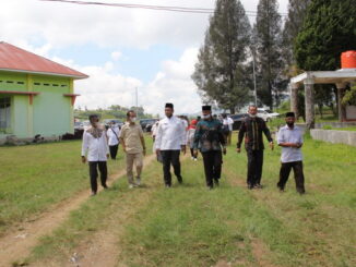 Bupati Solok saat melakukan peninjauan.