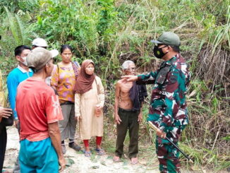 Dandim 50 Kota tengah berdialog dengan masarakat lokasi TMND ke 111 di Talangmaue.