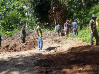 Pembuatan jalan di lokasi TMMD.