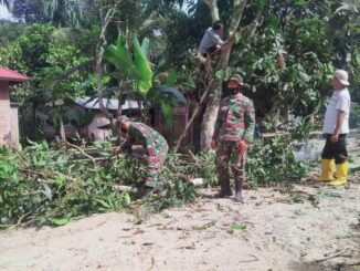 Personil TMMD 111 saat ikut goro.