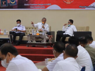 Rakor untuk meningkatkan pelayanan pada publik, dibuka Wako Reza Falepi.