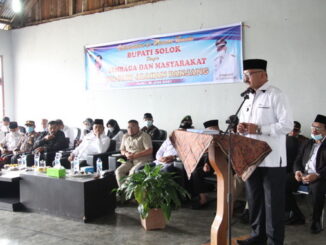 Silaturrahmi bupati Solok dengan masyarakat Nagari Alahan Panjang.