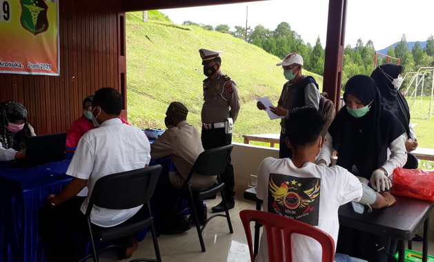 Vaksinasi gratis di Satlantas Polres Arosuka.