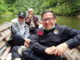 Gubernur Mahyeldi beserta rombongan saat berperahu di Sungai Lolo.