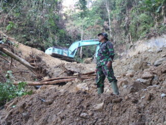 Pembukaan jalan TMMD telah memasuki perut bukit Sugak.