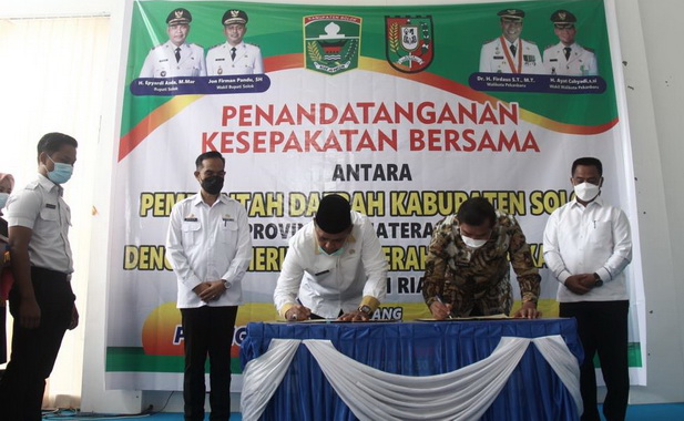Pendatanganan MoU Pemkab Solok dengan Kota Pekanbaru.