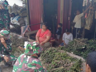 Personil Satgas TMNDN tinjau usaha pedagang pinang di Nagari Talang Maur.