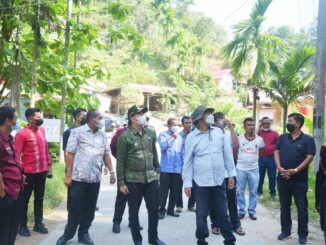 Walikota Sawahlunto saat meninjau pembukaan lahan puskesmas