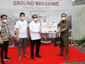 BNPT dan YHPB didukung Suma Village saat santuni mahasiswa perantauan dan masyarakat terdampak Covid-19 di Curug, Tangerang, Banten. (Dok. Istimewa)