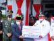 Kepala Cabang Bank Nagari Lubuk Alung Zulfahmi menyerahkan secara simbolis kepada Bupati Padang Pariaman Suhatri Bur SE,MM.
