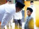 Bupati Suhatri Bur bersama salah seorang peserta MTQ.