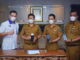 Foto bersama Kepala Cabang Bank Nagari Sawahlunto usai Penyerahan Mesin Point of Sales kepada Walikota, Kepala BPKAD dan Kepala Disparpora.