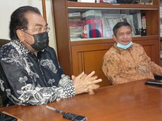 Leonardy Harmainy saat bersilaturrahmi dengan pengurus PMI Kota Padang.