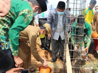 Peletakan batu pertama pembangunan komplek Muhammadiyah.