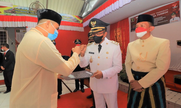 Penyerahan remisi kepada warga binaan Lapas Kelas II B Payakumbuh.