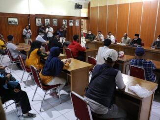 Pertemuan masyarakat dengan anggota DPRD Kota Bukittinggi.