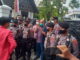 Supardi saat memberi keterangan pada pengunjuk rasa.