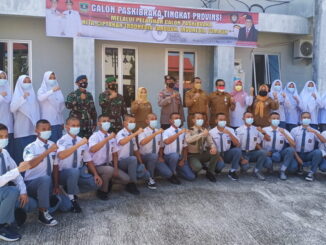 Wagub Audy bersama peserta pelatihan Paskibraka.