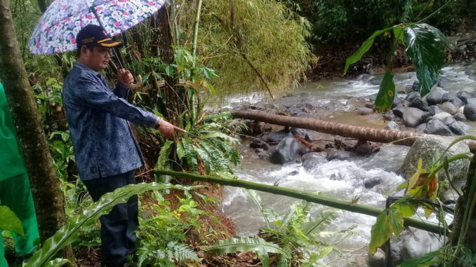 Zulhardi saat turun langsung ke lokasi yang dikuatirkan akan menjadi musibah banjir.