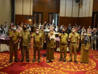 Foto bersama usai pembukaan pelatihan.