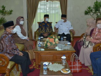 Gubernur Mahyeldi saat menyambut kunjungan Komisi VIII DPR RI.