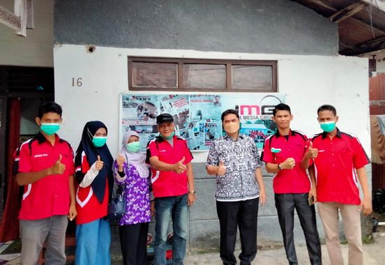 Tim Dewan Pers bersama awak JMG.