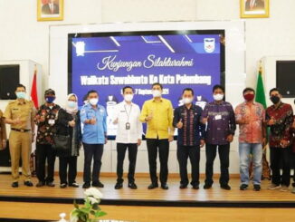 Walikota Sawahlunto saat berkunjung ke Palembang.