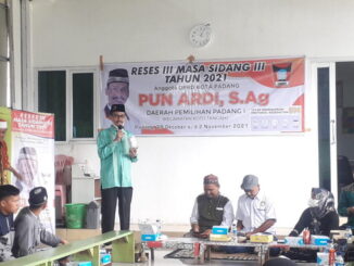 Anggota DPRD Kota Padang, Pun Ardi saat memberikan sambutan.