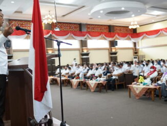Bupati Epyardi Asda saat membuka rakor.