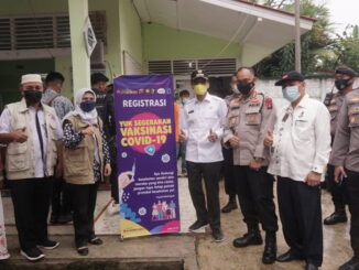Bupati Safaruddin bersama tokoh masyarakat Suayan.