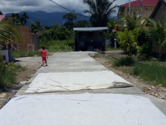 Jalan betonsasi di Komplek Abi Padang Sarai, Kecamatan Koto Tangah.