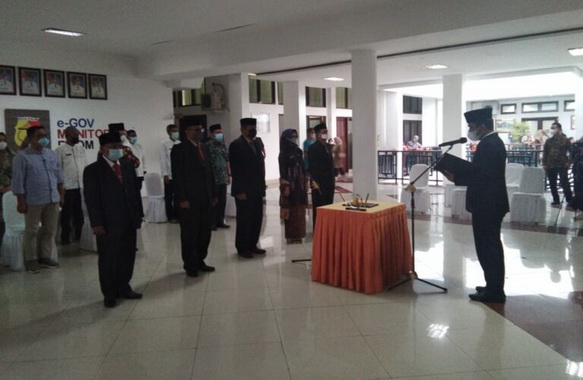Pelantikan lima pejabat tinggi pratama di jajaran Pemko Solok.