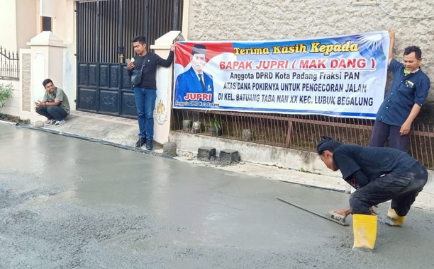 Pengecoran Betonisasi dari Dana Pokir Anggota DPRD Kota Padang, Jupri.