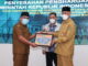 Penyerahan penghargaan buat buat Pemko Payakumbuh.