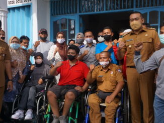 Wagub Audy Joinaldi bersama atlet Peparnas Sumbar.