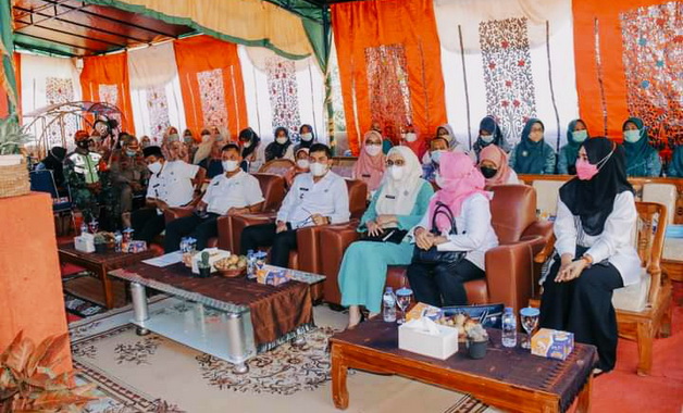 Walikota Sawahlunto saat Penilaian Lapangan Kader Posyandu Berprestasi Tingkat Provinsi Sumbar.