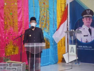 Walikota Sawahlunto sedang diliput oleh Padang TV.