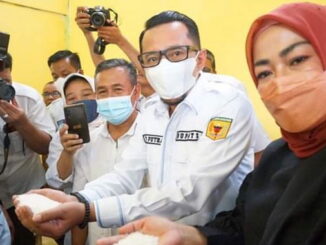 Bupati Eka Putra bersama Ketua TP PKK Tanah Datar.