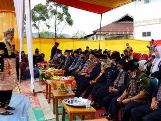 Bupati Epyardi Asda saat memberi sambutan.