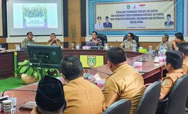 Kadisdukcapil Padang Pariaman Muhammad Fadhly sedang menosialisasikan layanan Nagita di Kota Dumai.