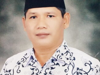 Drs Sornelis, Ketua PGRI Kota Padang.