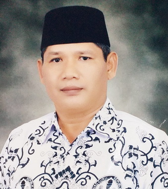 Drs Sornelis, Ketua PGRI Kota Padang.