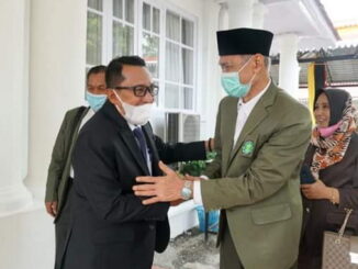 Eka Putra bersama tim penguji.