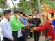 Kedatangan tim penilai LPM berprestasi tungkat Propinsi Sumbar di Kelurahan Payobasuang disambut dengan siriah di Carano.