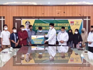 Penyerahan beasiswa buat mahasiswa yang akan belajar di Univ. Al Azhar Kairo.