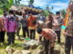 Wabup Padang Pariaman Rahmang sedang meletakan batu pertama pembangunan Kantor Wali Nagari Sungai Buluah Barat.