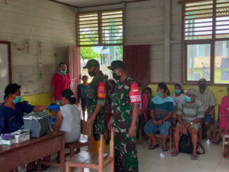 Vaksinasi Covid-19 di Sikakap.