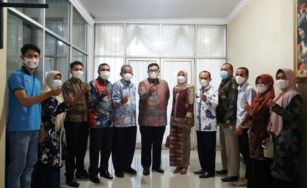 Wabup Richi Aprian bersama Pokdarwis Sumpur Kudus.