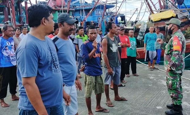 Apel sebelum goro di pelabuhan Sikakap dan TPI.